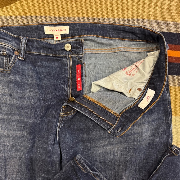 Lucky Brand Men's Easy Rider Boot Cut Jeans. 38x32 - Picture 5 of 8